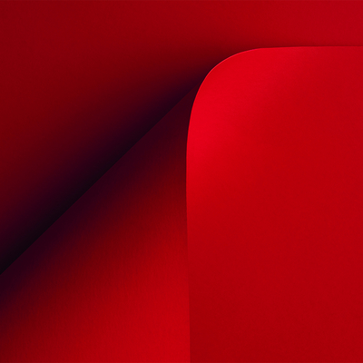 Curious Skin red 135g/m2 700x1000 BE